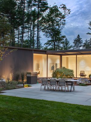 Light-Filled Modern Courtyard Home